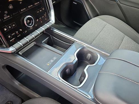 Used 2025 GMC Acadia Elevation image 20