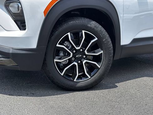 Certified 2024 Chevrolet TrailBlazer ACTIV w/ Driver Confidence Package FWD image 3