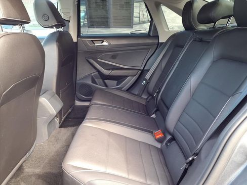 Used 2023 Volkswagen Jetta SE image 11