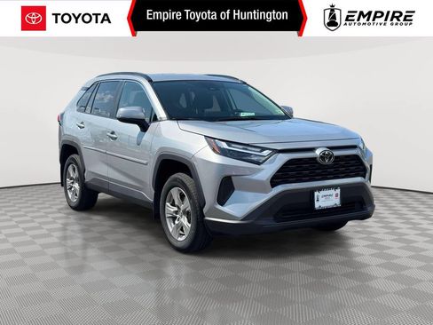 Used 2025 Toyota RAV4 XLE AWD/4WD image 1