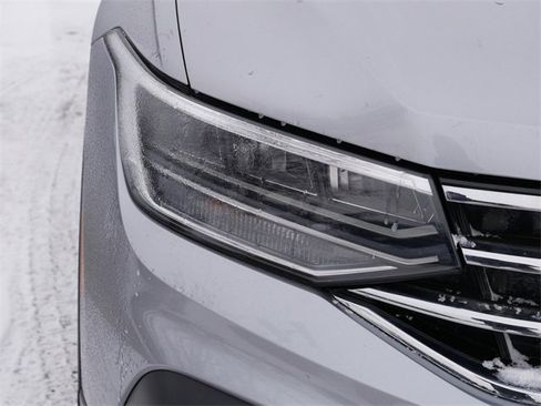 Certified 2024 Volkswagen Tiguan SE image 10