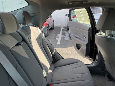 Used 2025 Hyundai Elantra SEL image 37