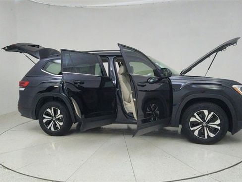 Used 2025 Volkswagen Atlas SE image 73