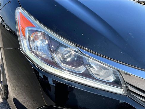 Used 2017 Honda Accord EX image 29