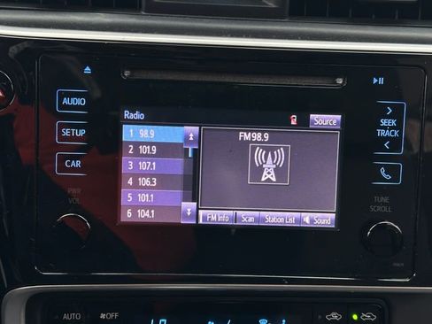 Used 2019 Toyota Corolla SE image 21