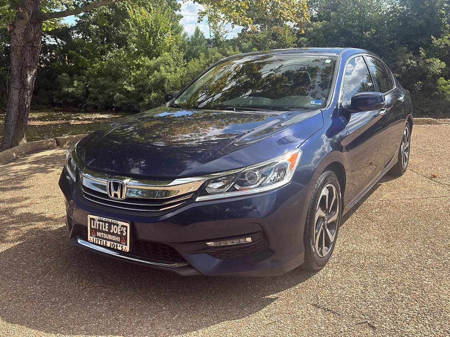 Used 2017 Honda Accord EX image 11