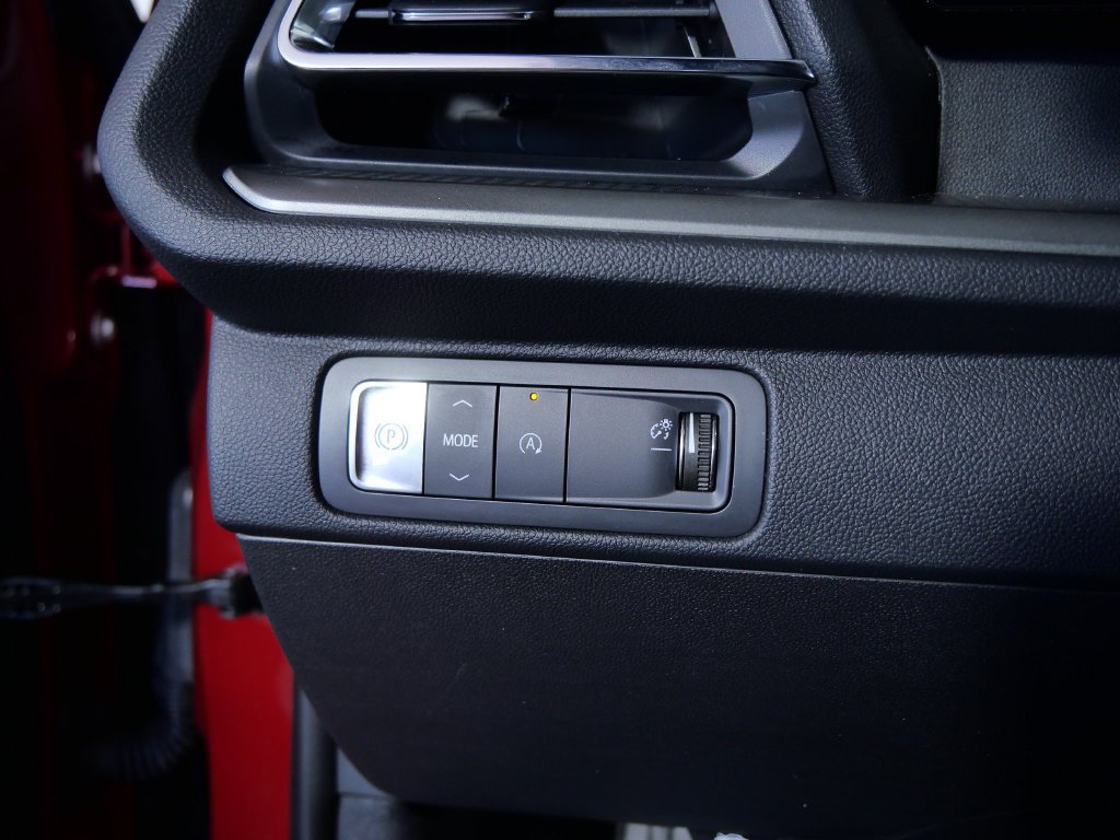 Used 2025 Chevrolet Traverse LT w/ Driver Confidence Package FWD image 25