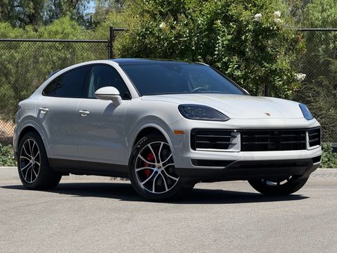 Used 2026 Porsche Cayenne S AWD/4WD image 9