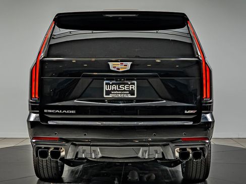 Used 2025 Cadillac Escalade V AWD/4WD image 6