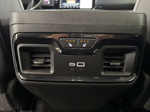 Used 2024 GMC Sierra 1500 AT4 w/ AT4 Preferred Package AWD/4WD image 31
