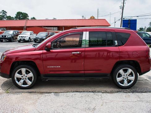 Used 2014 Jeep Compass Latitude FWD image 3