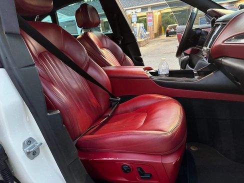 Used 2018 Maserati Levante image 37