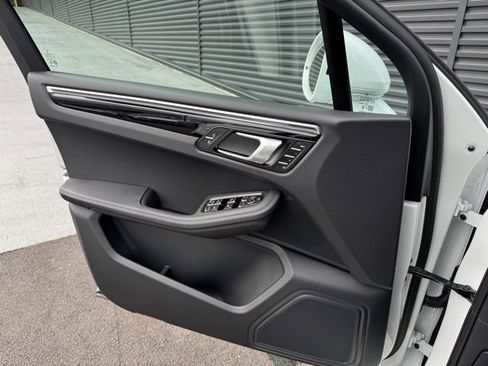 New 2026 Porsche Macan image 14