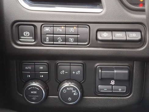 Used 2024 Chevrolet Suburban High Country AWD/4WD image 26