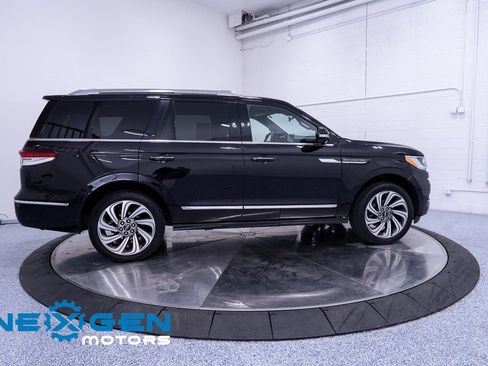 Used 2022 Lincoln Navigator Reserve image 37