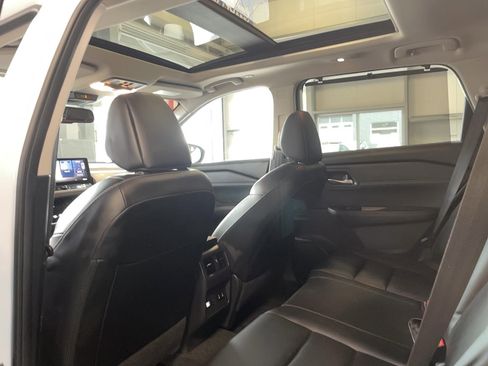 Used 2024 Nissan Rogue SL w/ SL Premium Package AWD/4WD image 7