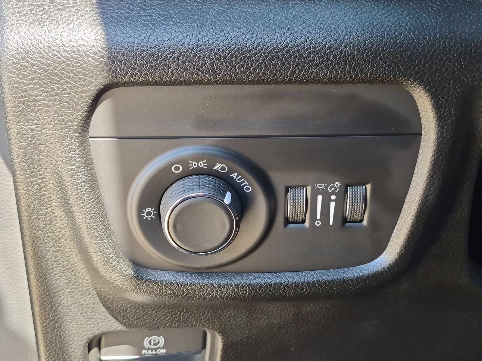 Used 2023 Jeep Grand Cherokee Altitude AWD/4WD image 22