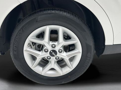 Used 2025 Kia Soul LX w/ LX Technology Package FWD image 8