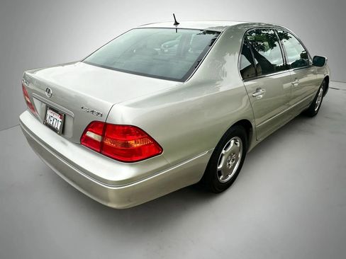 Used 2002 Lexus LS 430 RWD image 5