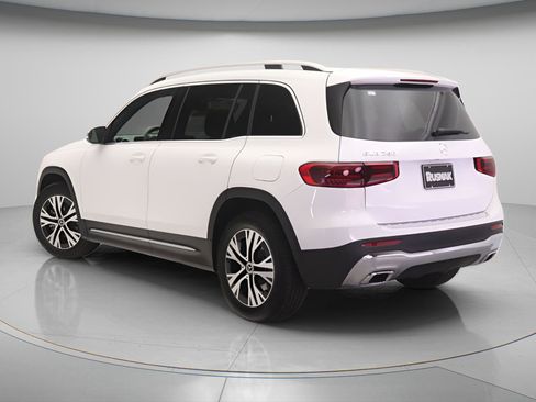 New 2026 Mercedes-Benz GLB 250 image 2