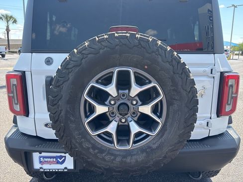 Used 2023 Ford Bronco Badlands image 23