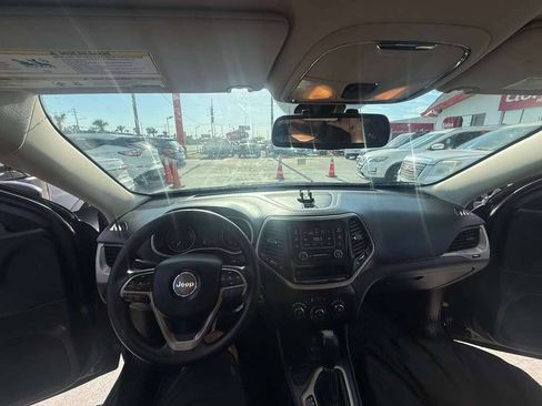 Used 2016 Jeep Cherokee Sport FWD image 21