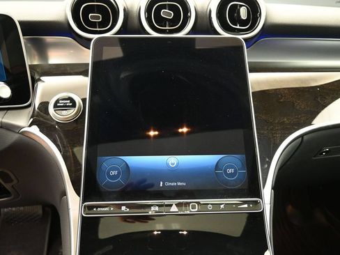 Used 2025 Mercedes-Benz GLC 300 4MATIC image 11