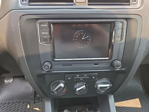 Used 2016 Volkswagen Jetta SE FWD image 25