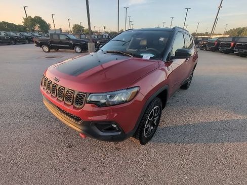 Used 2025 Jeep Compass Trailhawk AWD/4WD image 14