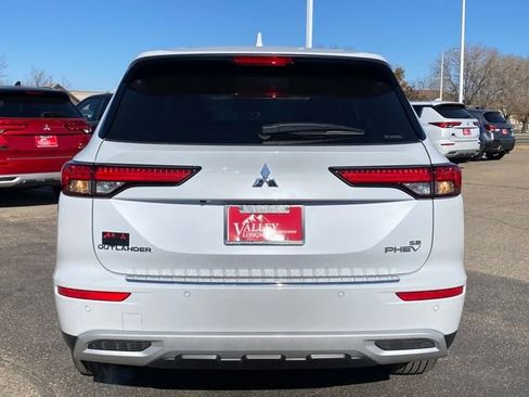 New 2025 Mitsubishi Outlander SE image 4
