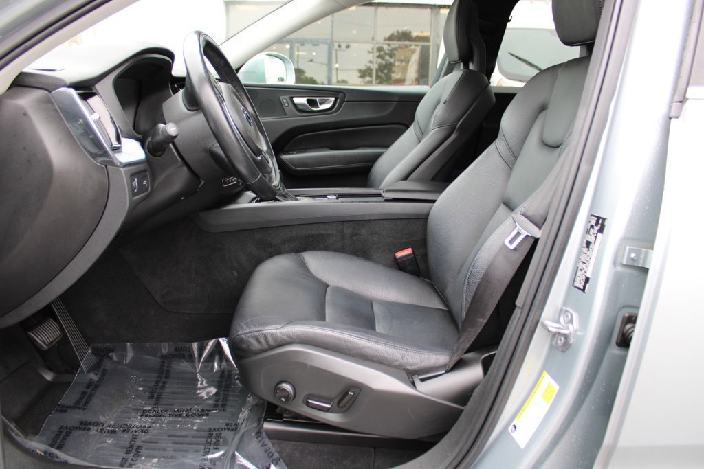 Used 2018 Volvo XC60 T6 Momentum w/ Advanced Package AWD/4WD image 9