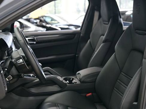 Used 2022 Porsche Cayenne Turbo GT AWD/4WD image 21