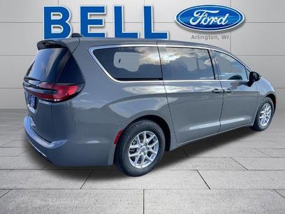 Used 2023 Chrysler Pacifica Touring-L