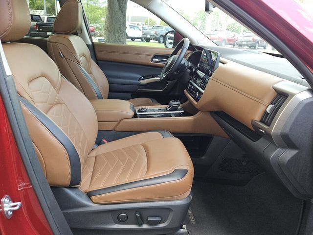 Used 2025 Nissan Pathfinder Platinum AWD/4WD image 15