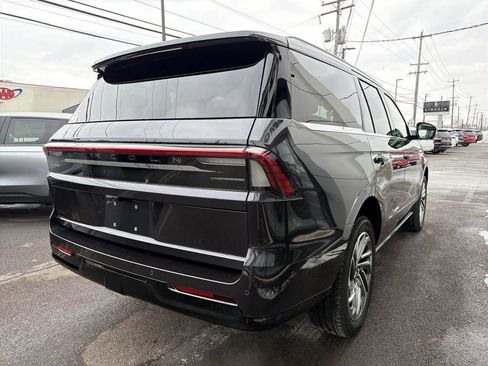New 2025 Lincoln Navigator Reserve image 3
