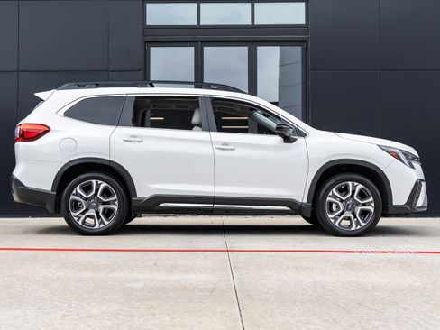 Used 2025 Subaru Ascent Limited AWD/4WD image 10
