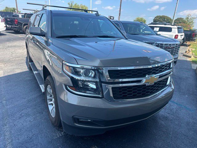 Used 2018 Chevrolet Suburban LT w/ Luxury Package AWD/4WD image 6