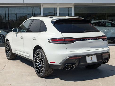 Certified 2025 Porsche Macan image 3