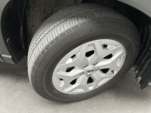 Used 2024 Subaru Forester AWD/4WD image 10
