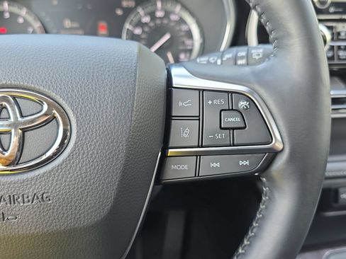 Used 2020 Toyota Highlander Limited FWD image 19
