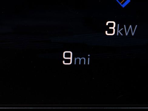 New 2025 Chevrolet Silverado EV LT image 33