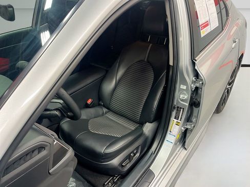 Used 2023 Toyota Camry SE w/ Cold Weather Package image 19