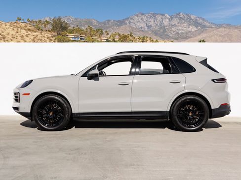 Certified 2024 Porsche Cayenne AWD/4WD image 2