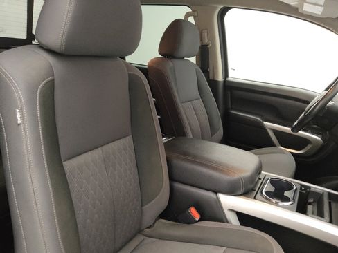 Used 2020 Nissan Titan SV w/ SV Convenience Package image 21