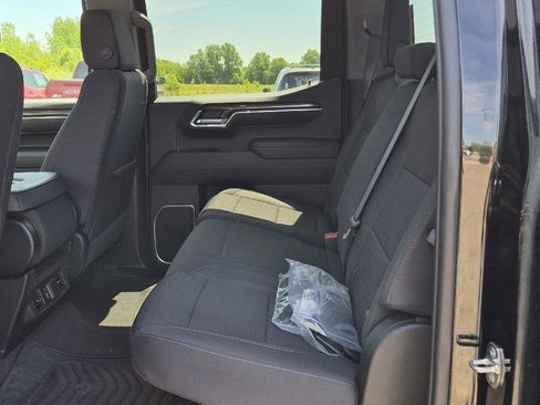 Used 2024 Chevrolet Silverado 1500 LT AWD/4WD image 8