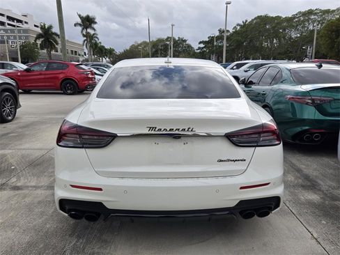 Used 2022 Maserati Quattroporte Modena image 6