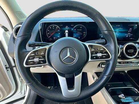 Used 2021 Mercedes-Benz GLB 250 image 11