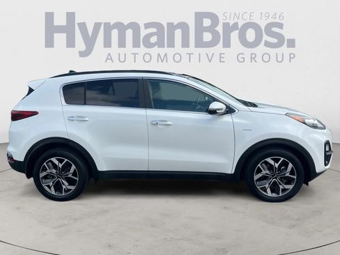 Certified 2022 Kia Sportage EX w/ EX Technology Package AWD/4WD image 2