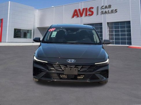 Used 2025 Hyundai Elantra SEL FWD image 2