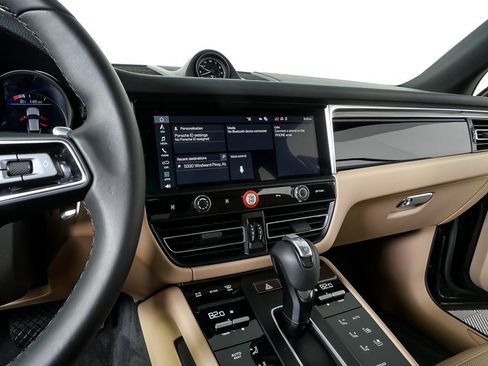 Certified 2025 Porsche Macan AWD image 13